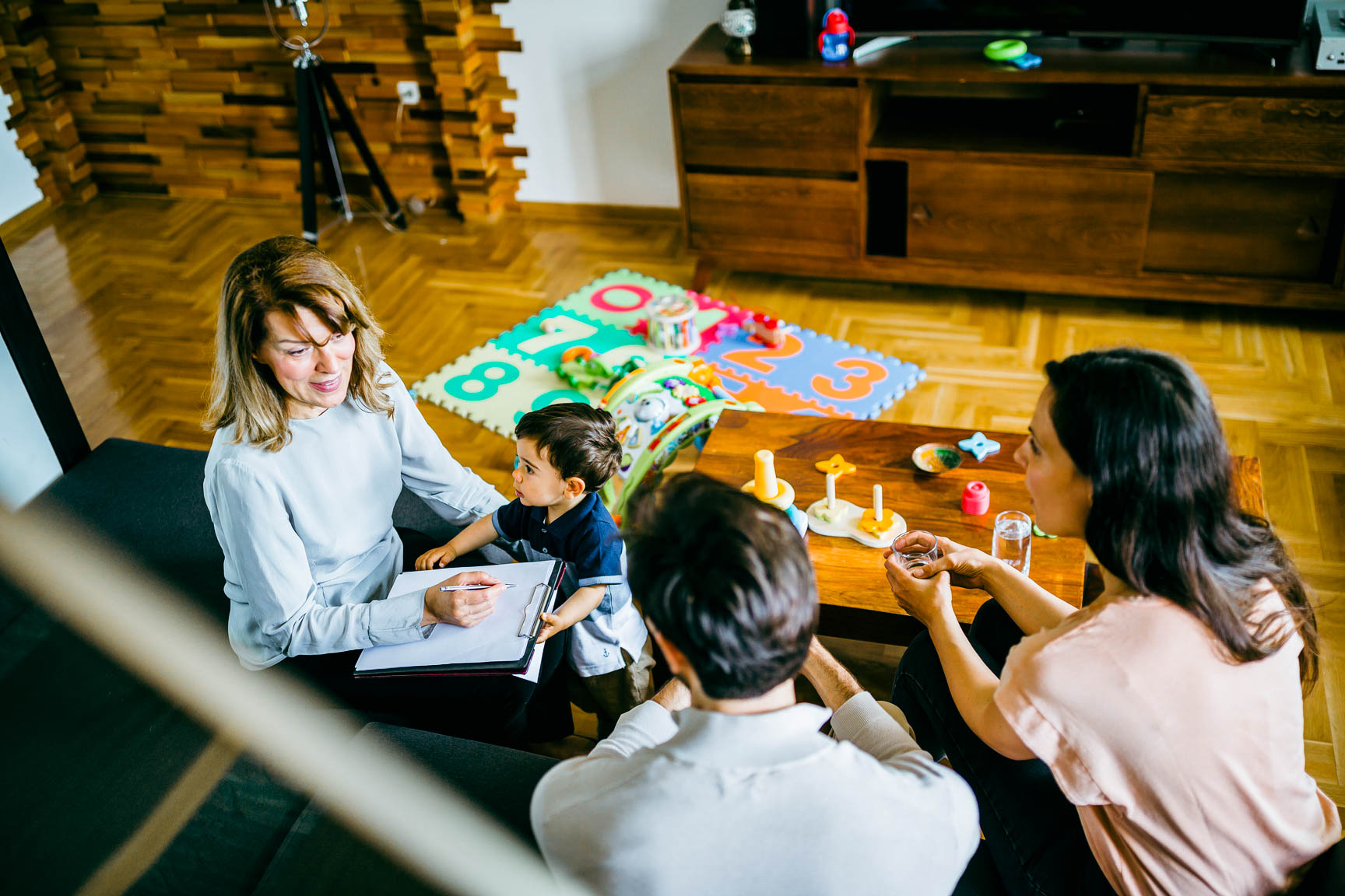 Support services for families facing complex challenges like homelessness and mental health issues.